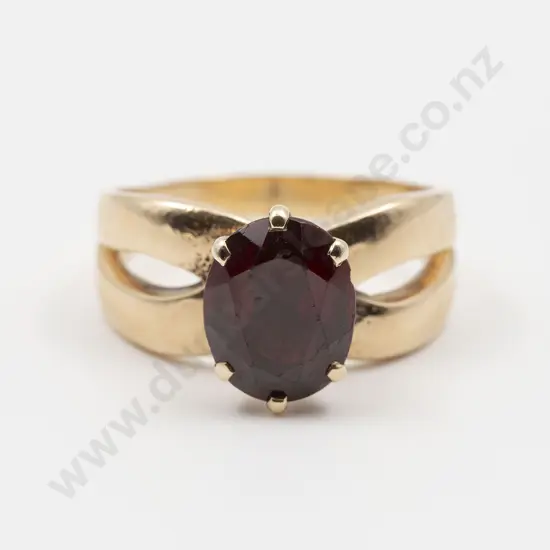 9ct Single Garnet Ring
