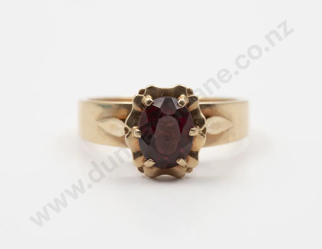 9ct SIngle Garnet Ring Image 1++