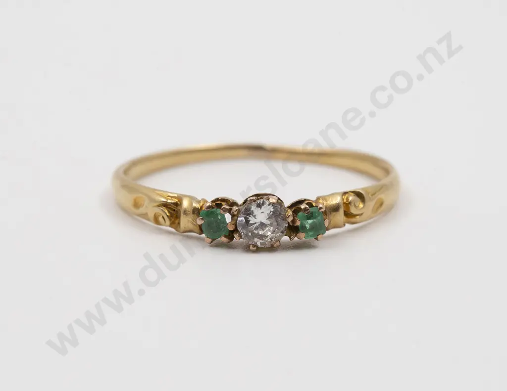 Late Victorian 15ct Three Stone White Sapphire and Emerald Bridge Ring Image 1++