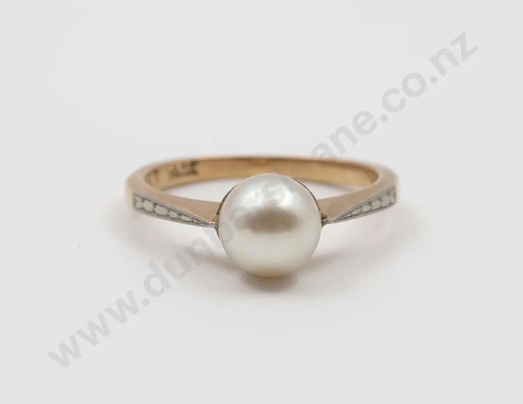 18ct & Platinum Single Cultured Pearl Ring Image 1++