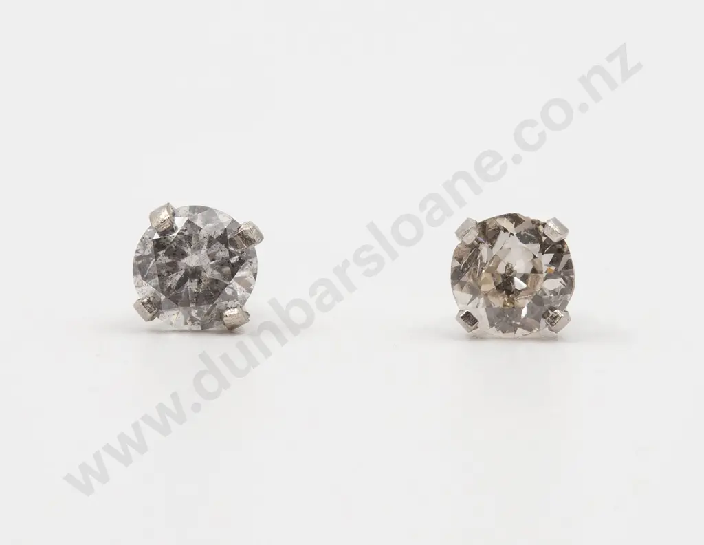 Pair 14ct White Gold Single Diamond Stud Earrings Image 1++