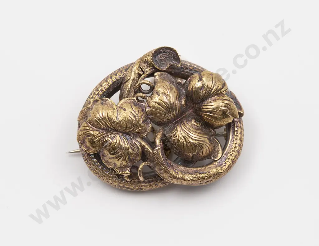 Victorian 15ct Chased Leaf Scroll Brooch Image 1++