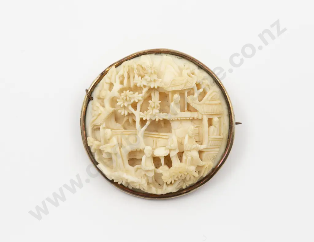 Chinese Circular Ivory Brooch Image 1++
