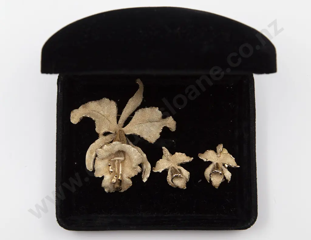 Vintage Orchid Brooch and Matching Earrings Image 1++