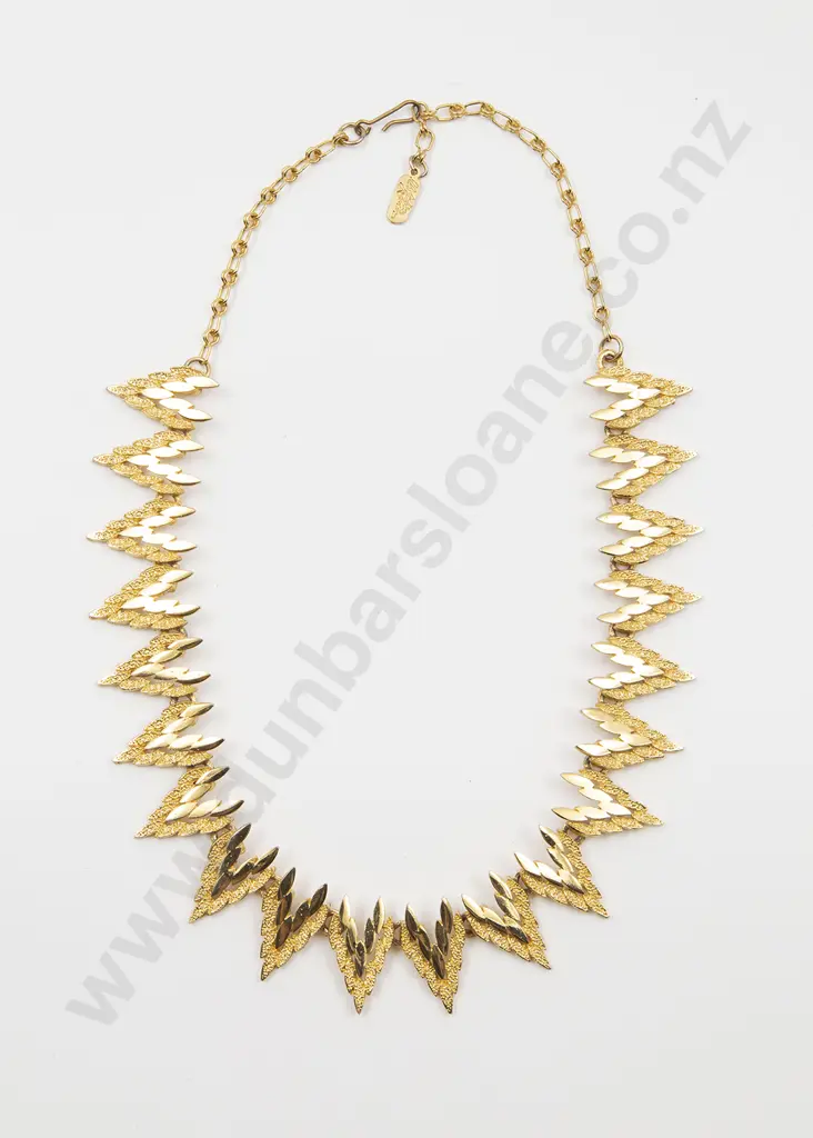 1960's Gold Gilt Metal Chevron Design Necklace Image 1++