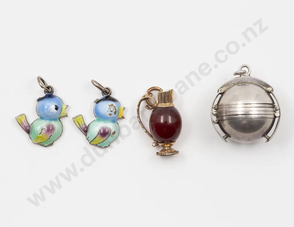 S/S Globe Four Section Photo Charm Image 1++