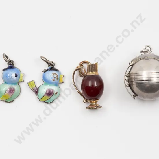 S/S Globe Four Section Photo Charm