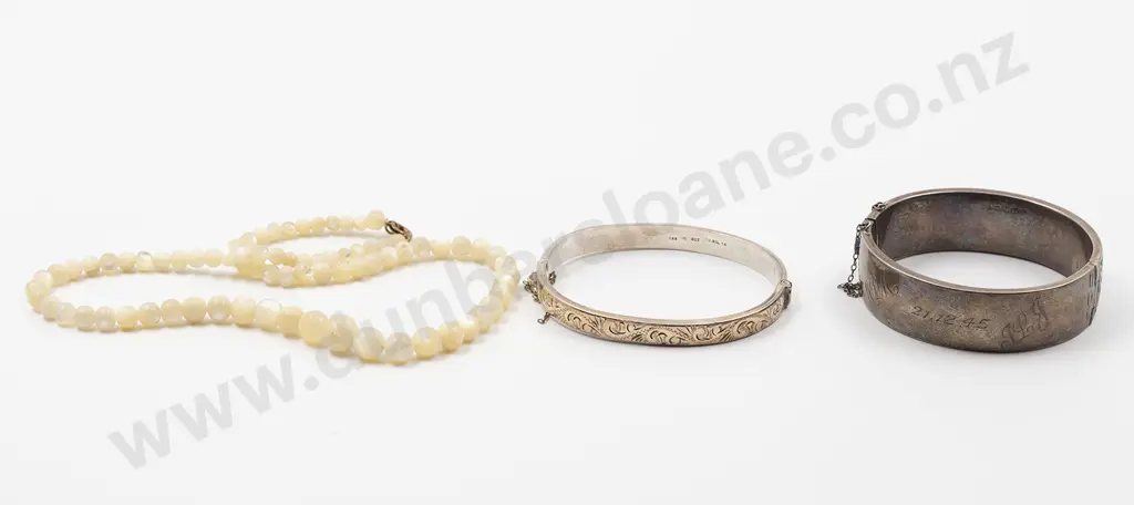 S/S Hinged Half Engraved Bangle Image 1++