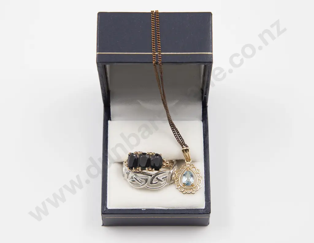 9ct Three Stone Sapphire Ring Image 1++