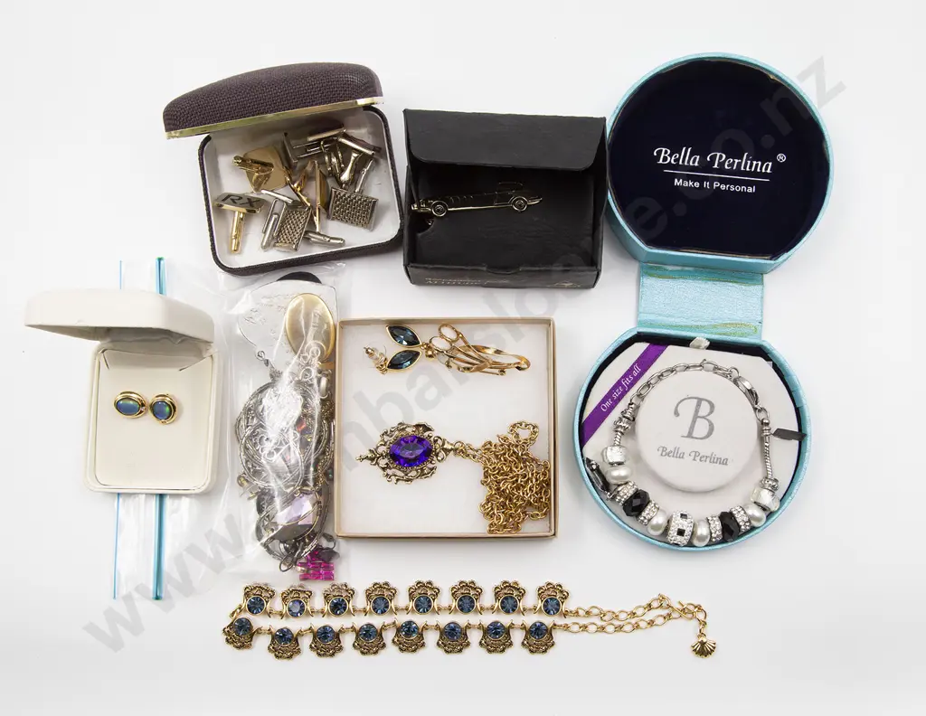 Small Assortment Costume Jewellery Image 1++