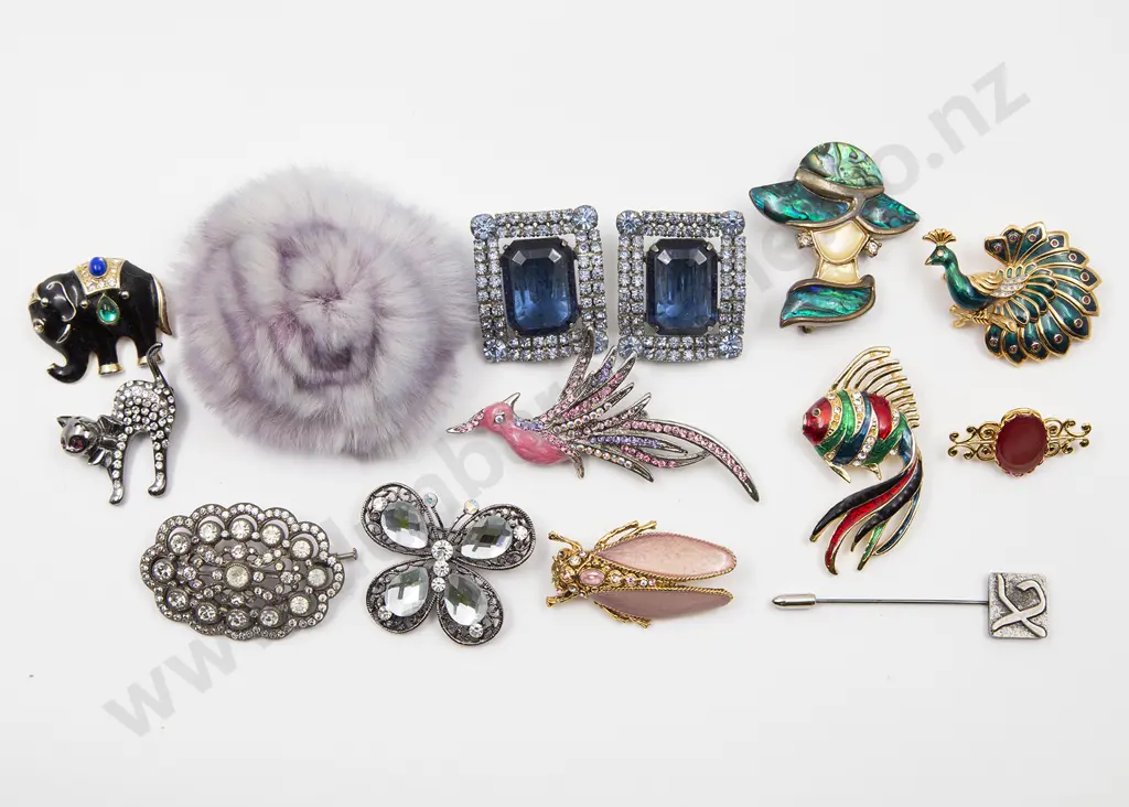 Small Assortment Costume Jewellery Image 1++