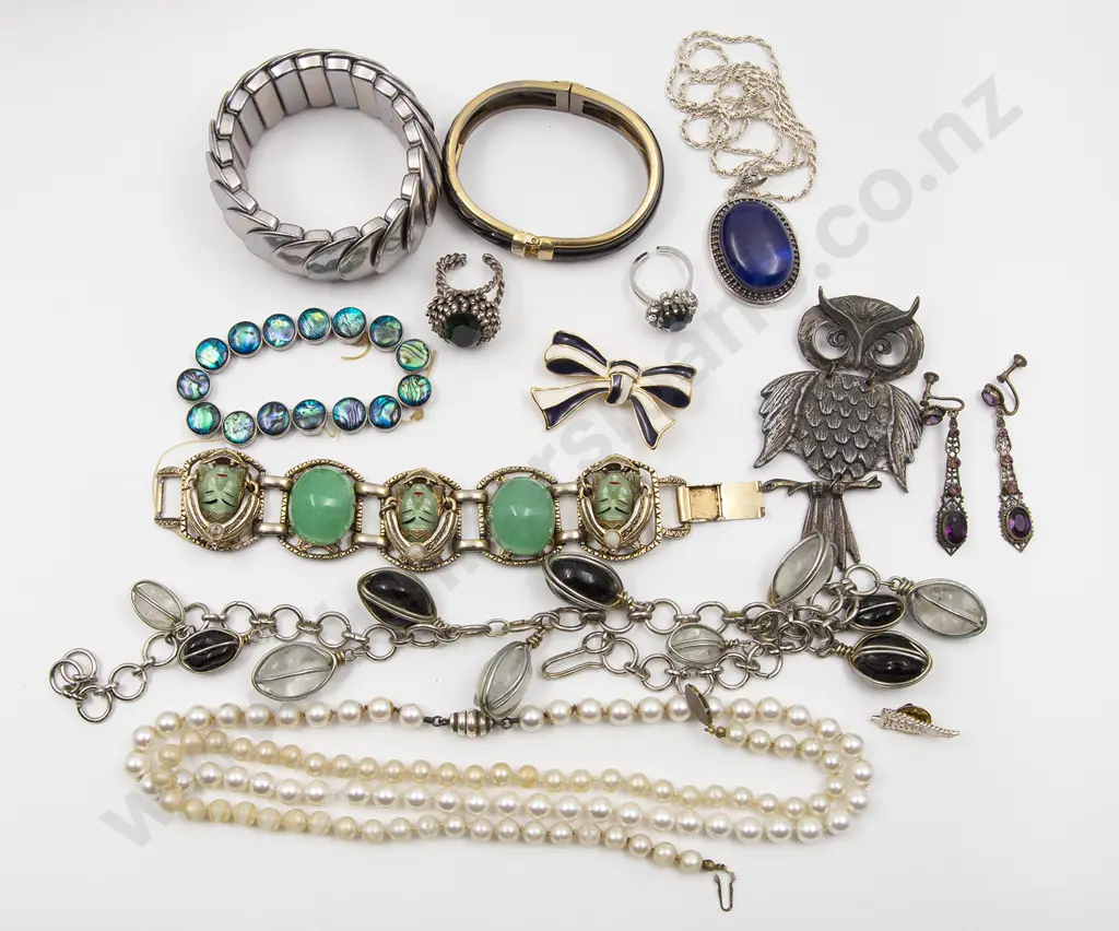 Small Assortment Costume Jewellery Image 1++