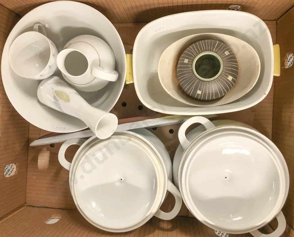 Box of Assorted Scandinavian Pottery and Crockery Image 1++