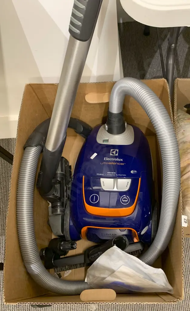 Electrolux Vacuum With Accessories in Bags Image 1++