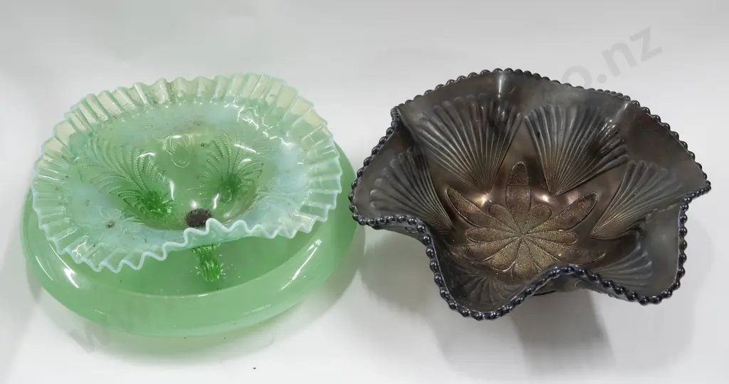 3 Art Glass Bowls Including Carnival Glass Image 1++