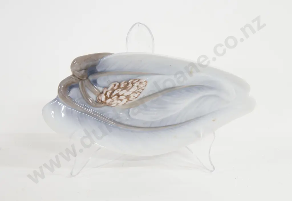 B&G Floral Form Dish Image 1++