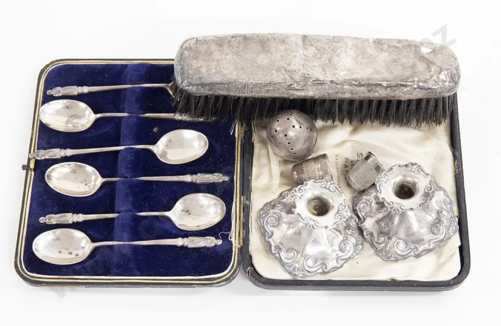 Boxed S/S Tea Spoon Set Together With Thimbles Candle Holders and S/S Pepper Image 1++