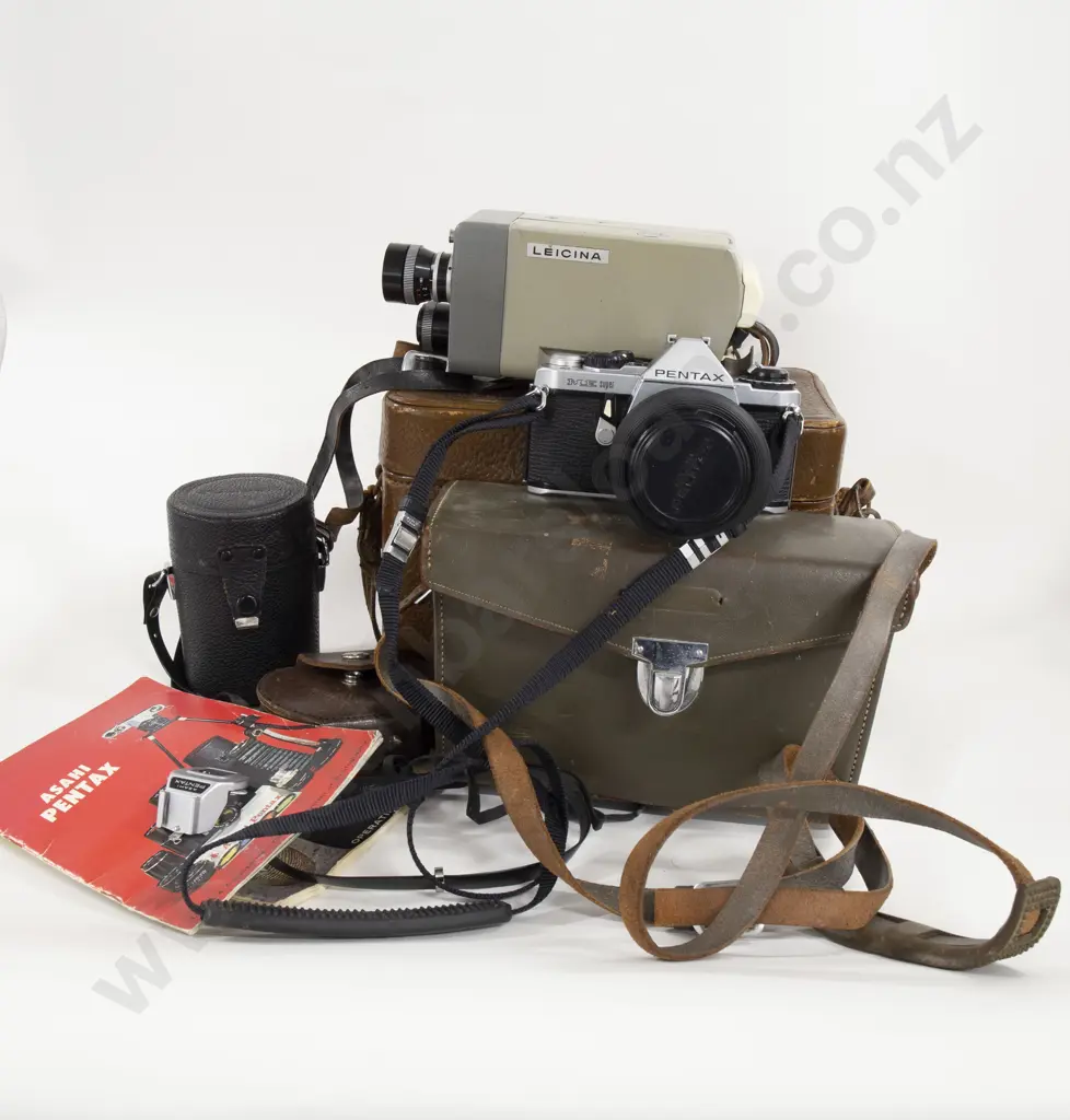2 Vintage Cameras and Accessories Image 1++