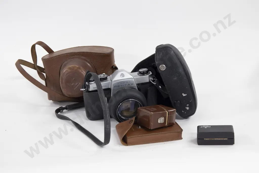 2 Vintage Cameras and Accessories Image 1++