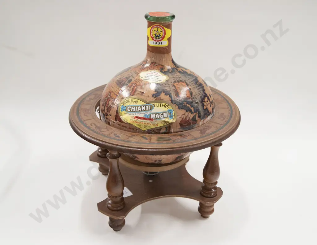 Chianti Magni Red Wine in Presentation Decanter and Stand (2L) Image 1++