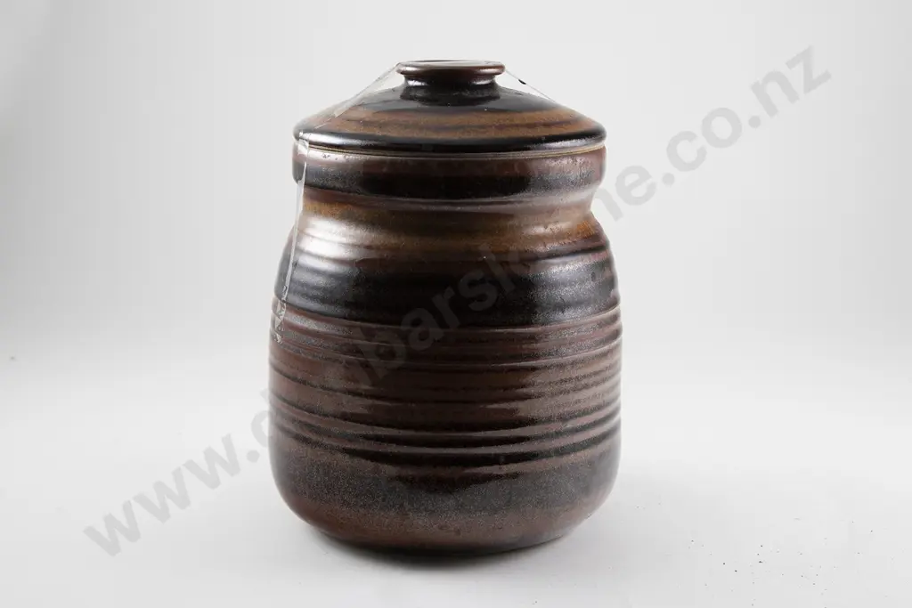 Five Various NZ Pottery Dishes & Lidded Crock Image 1++