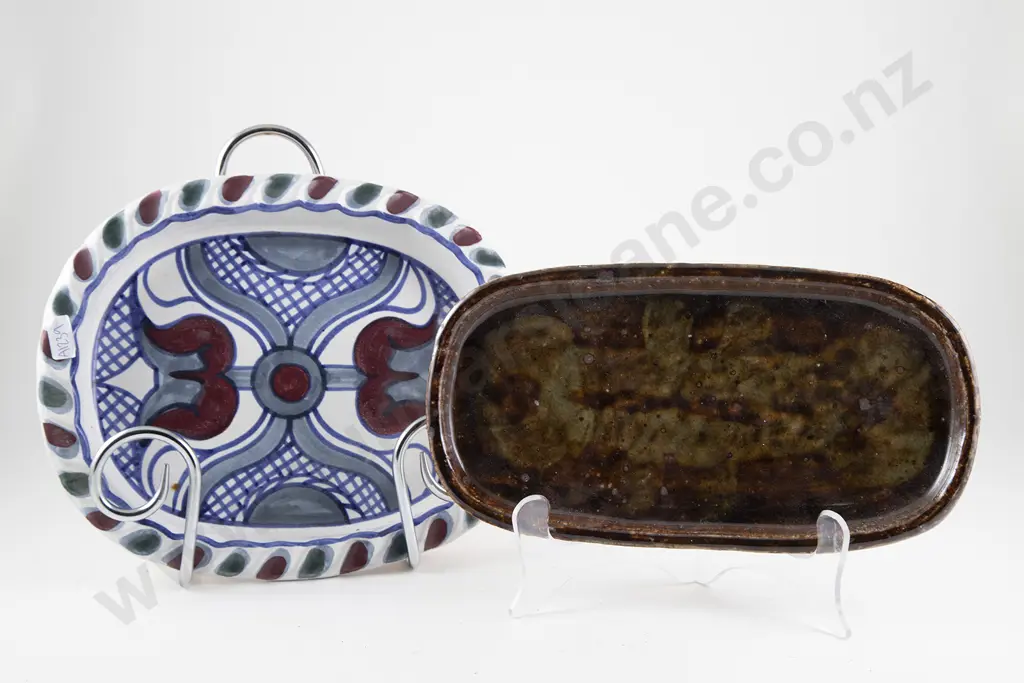 Five Various NZ Pottery Dishes & Lidded Crock Image 1++