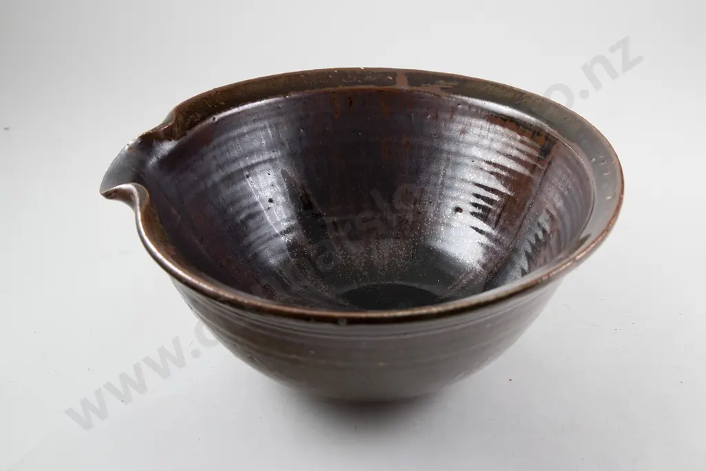 Five Various NZ Pottery Dishes & Lidded Crock Image 1++