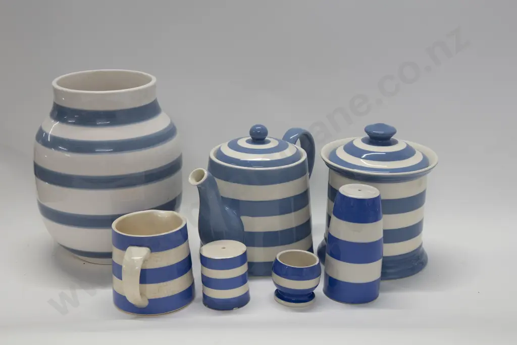 Qty of Cornishware and Cornishware Style Kitchen Crockery Image 1++