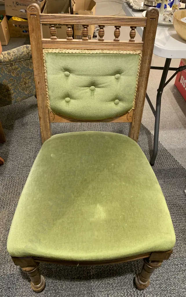 4 Gallery Backed Dining Chairs Image 1++