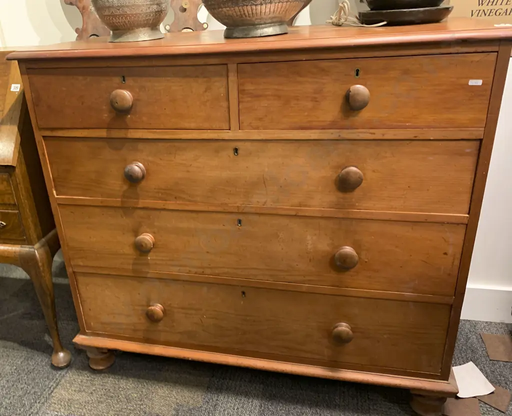 Colonial Chest of Drawers (Faults) Image 1++