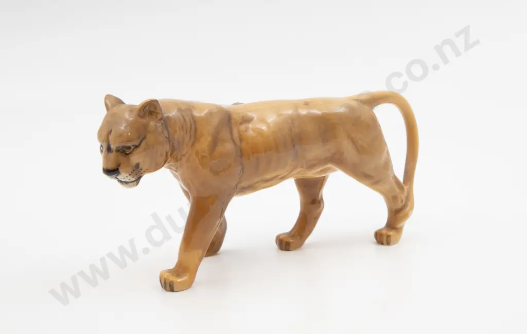 Beswick Lioness Model Image 1++