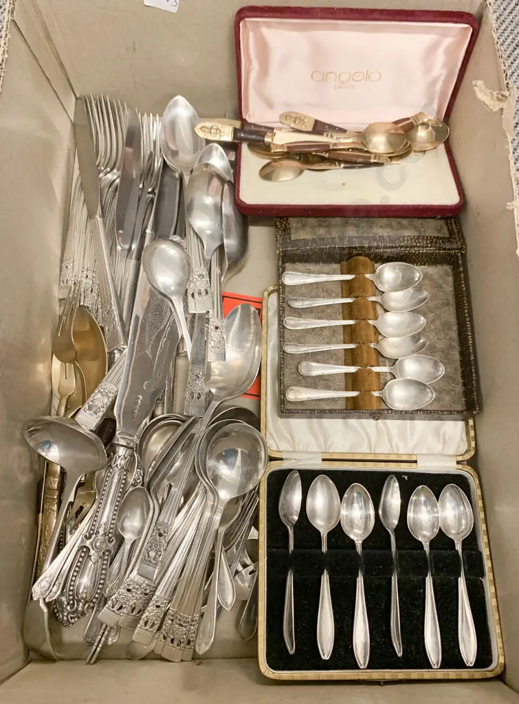 Qty of Assorted Boxed and Loose S/P Cutlery Image 1++