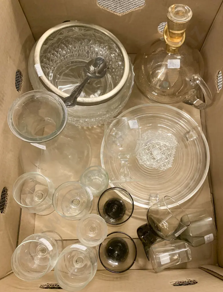 Qty of Assorted Crystal and Glassware Image 1++