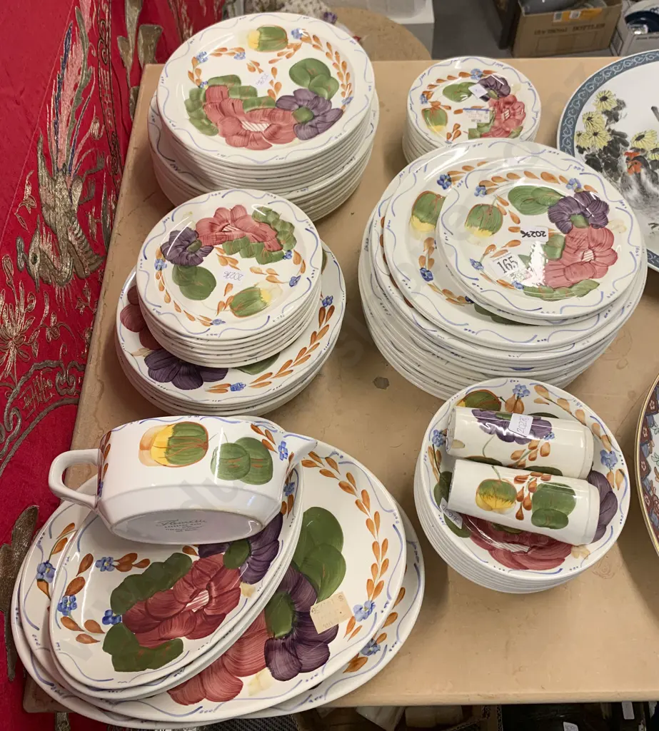 Crown Lynn "Fleurette" Part Dinner Set (84 Pieces) Image 1++