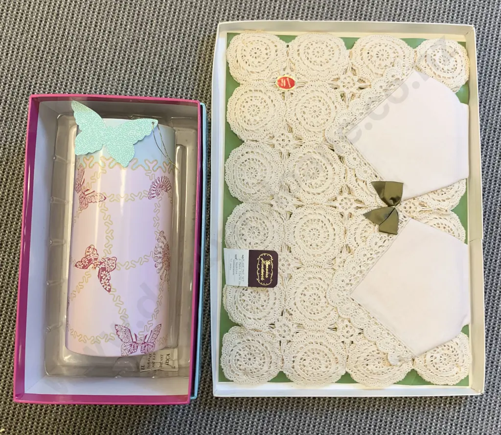 Boxed Modern Royal Albert Vase Together With Boxed Vintage Linen Place Mats Image 1++