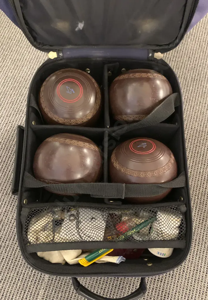 Lawn Bowls and Various Accessories in Small Suitcase Image 1++