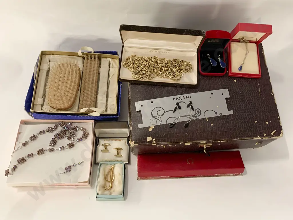 Box of Costume Jewellery With Mirrored Jewellery Box and Dressing Table Items Image 1++