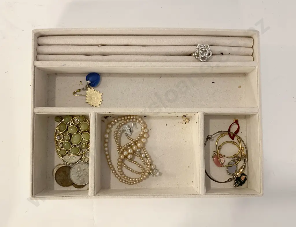 Box of Costume Jewellery With Mirrored Jewellery Box and Dressing Table Items Image 1++