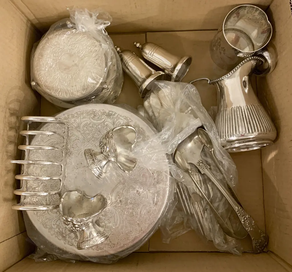 Box of Assorted S/P Including Coasters and Place Mats and Toast Rack etc. Image 1++