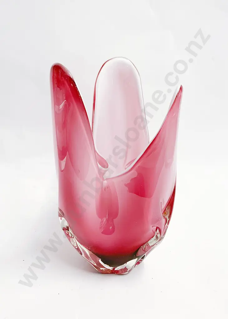 Art Glass Handkerchief Vase Image 1++