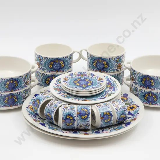 Villeroy & Boch "Izmir" Part Dinner Set (48 Pieces)