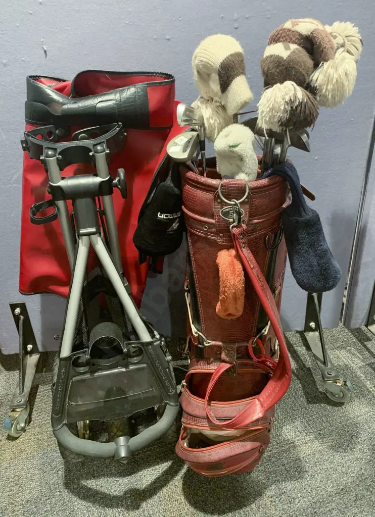 Golf Clubs With Bag and Trundler Image 1++