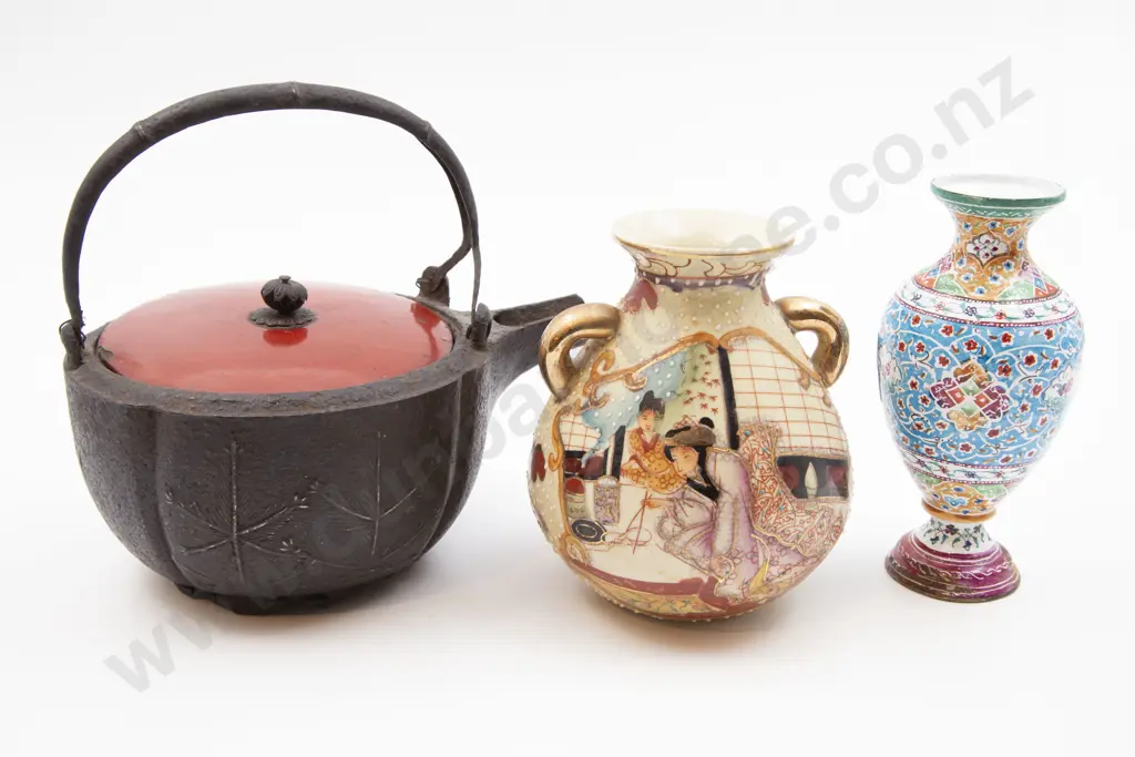 Japanese Meiji Period Tetsubin (Teapot) with Red Lacquer Lid and Two other Vases Image 1++