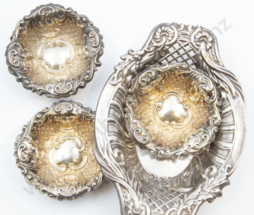Two S/S Baskets With Three Small Dishes Image 1++