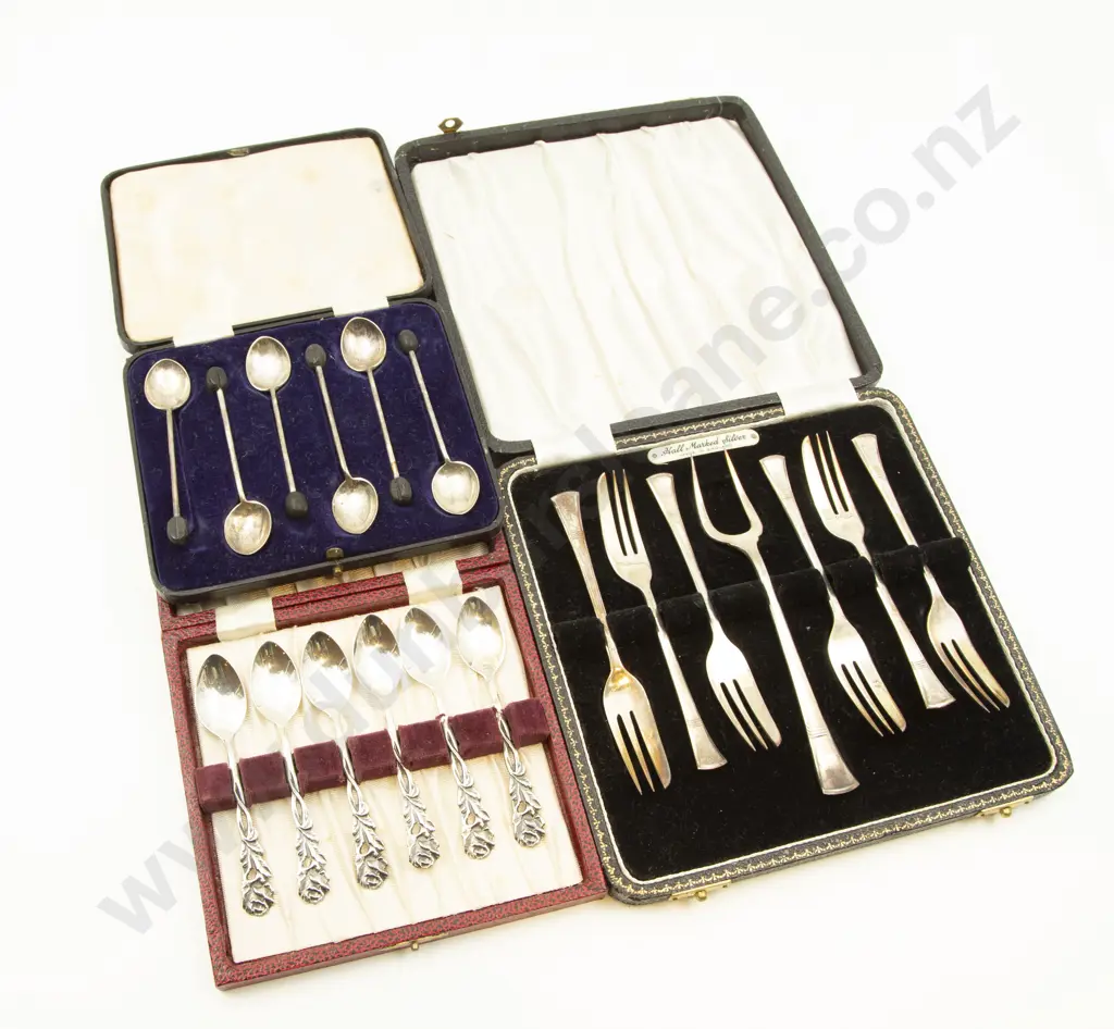 Two Boxed S/S Spoons Together With S/S Cake Forks (1 Plated) Image 1++