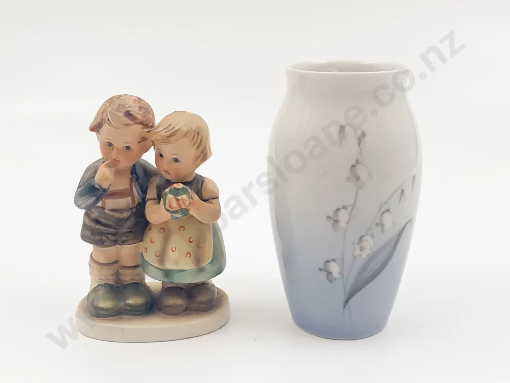 Western Germany Group Figure Together With Vase Image 1++