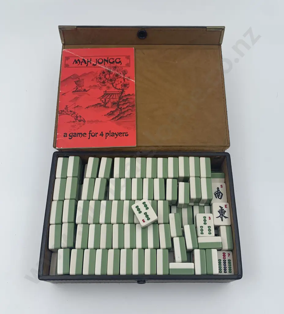 Mah Jong Set in Case Image 1++