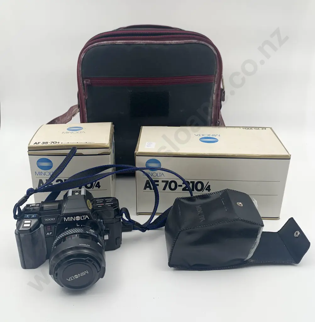 Minolta Camera and Accessories in Case Together With Two Boxed Lenses Image 1++