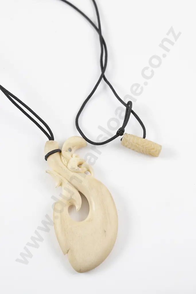 Brian Flintoff (Attributed) Bone Taniwha pendant Image 1++
