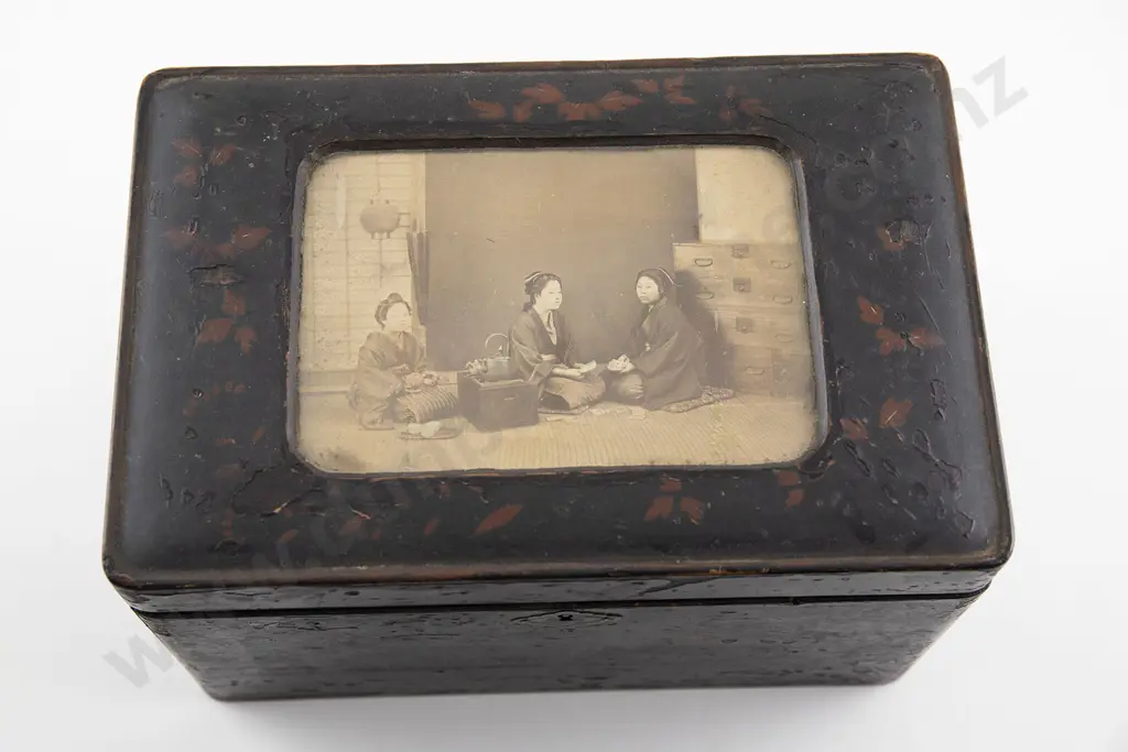 Japanese lacquer tea caddy Image 1++